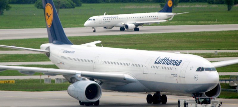 Lufthansa-Maschinen am Flughafen