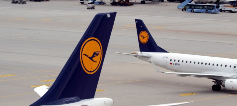 Lufthansa-Maschinen am Flughafen