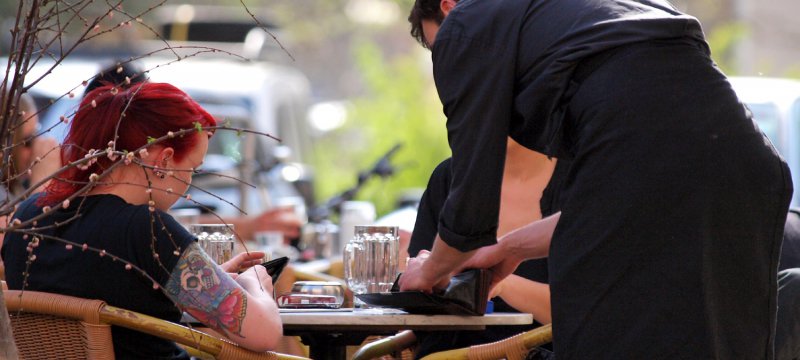 Bedienung in einem Café