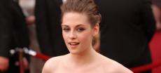 Twilight-Star Kristen Stewart schwitzt in Interviews