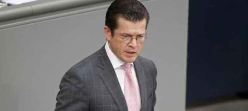 Guttenberg leitet zweite Phase der Bundeswehrreform ein