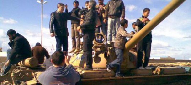 Libysche Rebellen kreisen Wüstenstadt Bani Walid ein