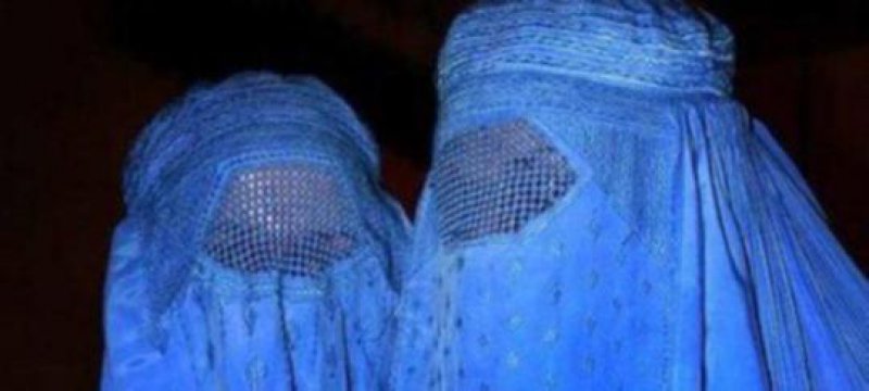 Zwei Frauen in Burkas