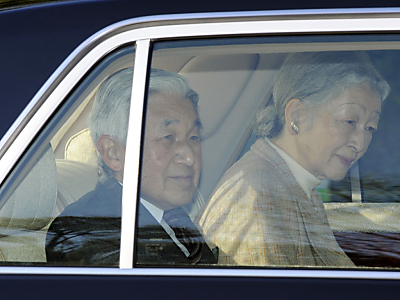 Kaiser Akihito zu Tests im Krankenhaus