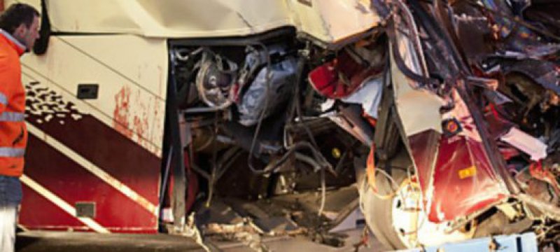 28 Menschen kommen bei Reisebusunfall ums Leben