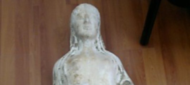 Polizei entdeckt antike Statue im Stall