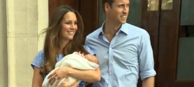 Herzogin Kate und Prinz William präsentieren ihr "Royal Baby" am 23.07.2013