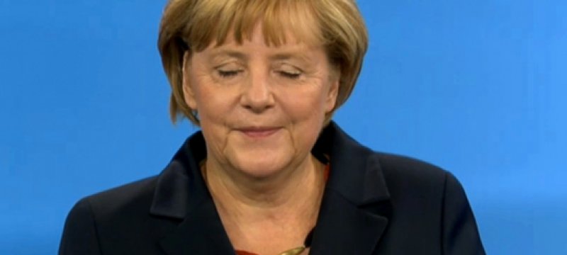 Angela Merkels Halskette im TV-Duell