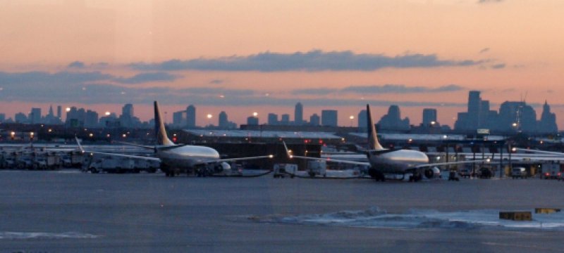Flugzeuge am Flughafen Newark bei New York