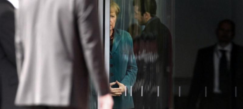 Angela Merkel mit Bodyguards