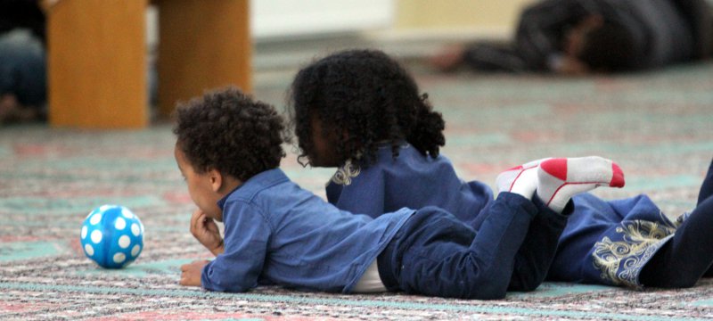 Kinder von Moslems in einer Moschee