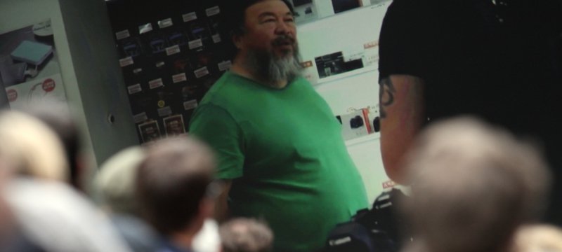 Zuschauer sehen einen Film über Ai Weiwei