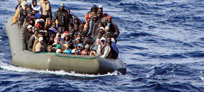 Bootsflüchtlinge im Mittelmeer Archiv