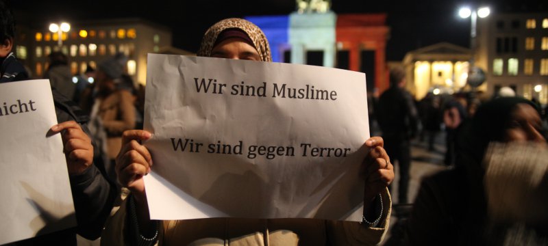 Muslime demonstrieren am 14.11.2015 gegen Terror