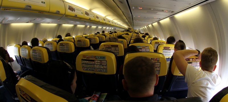 Passagiere in einer Ryanair-Maschine