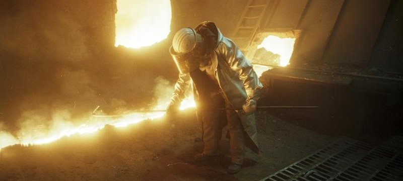 Arbeiter am Hochofen Stahlindustrie