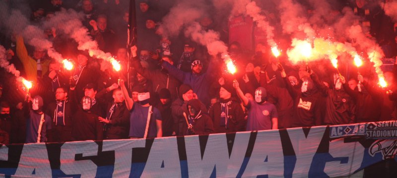 HSV-Fans mit Pyrotechnik