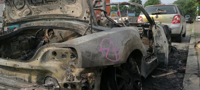 Ausgebranntes Auto nach Anti-G20-Protestnacht in Hamburg