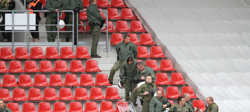 Polizei im Fußball-Stadion