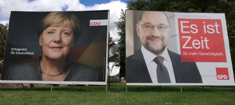 Wahlplakate mit Angela Merkel und Martin Schulz