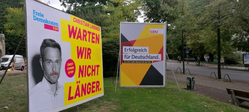 Wahlplakate von FDP und CDU