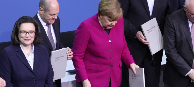 Scholz, Merkel und Seehofer mit Koalitionsvertrag 2018-2021