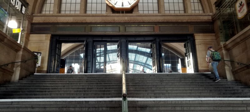 Bahnhofsuhr im Leipziger Hauptbahnhof