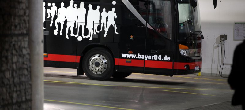 Mannschaftsbus von Bayer Leverkusen