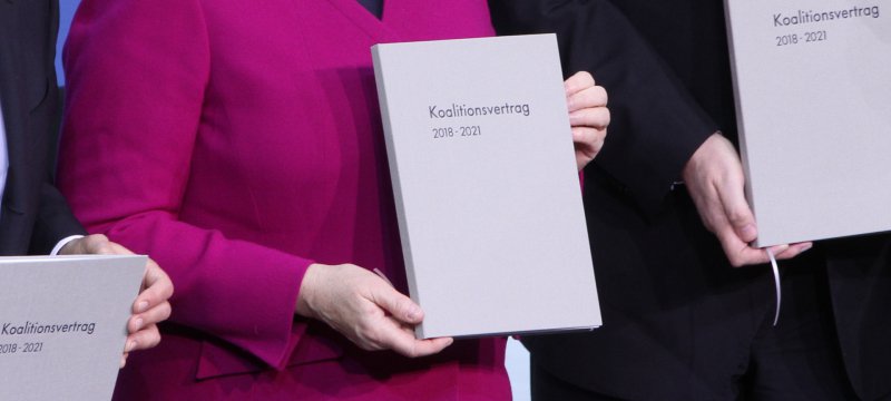Scholz, Merkel und Seehofer mit Koalitionsvertrag 2018-2021