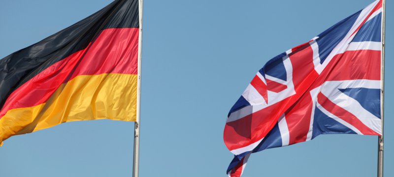 Fahnen von Deutschland und Großbritannien